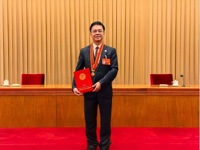 金域医学董事长荣膺国家级荣誉彰显企业社会